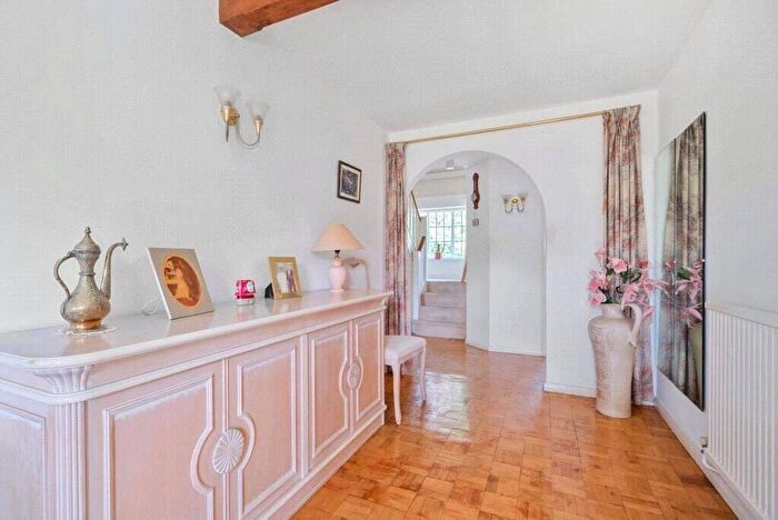 3 Bedroom Detached House For Sale In Woodstock, West Clandon, GU4