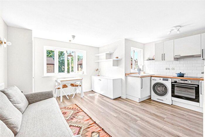 1 Bedroom Flat For Sale In Eden Road, Walthamstow, London, E17