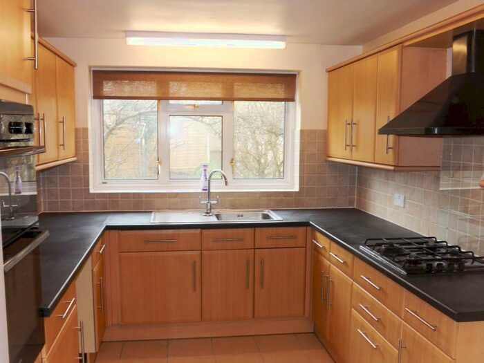 3 Bedroom House To Rent In London Road, Headington, OX3