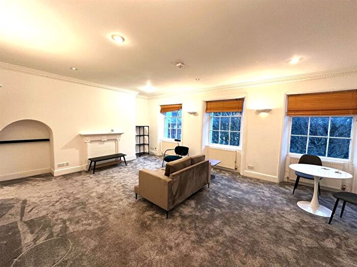 2 Bedroom Flat To Rent In St Johns Square, Wakefield, WF1