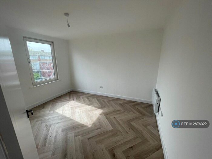 3 Bedroom Flat To Rent In Barking Road, London, E13