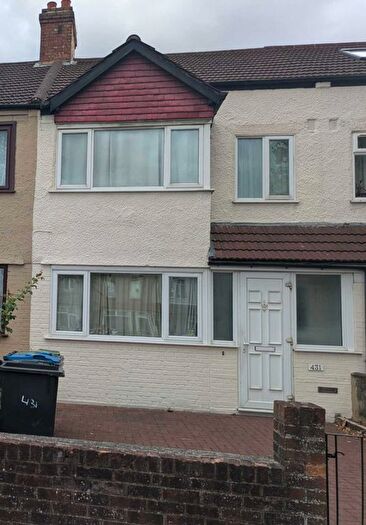 3 Bedroom Terraced House To Rent In Mitcham Road, Croydon, CR0