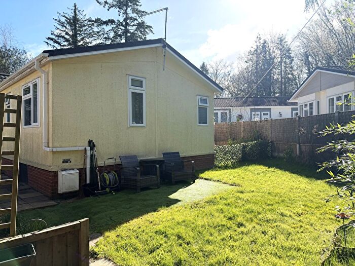 Park Home For Sale In Fangrove Park, Lyne, Chertsey, KT16