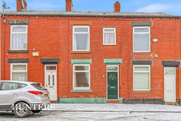 3 Bedroom Terraced House For Sale In County Street, Hollinwood, Oldham, OL8