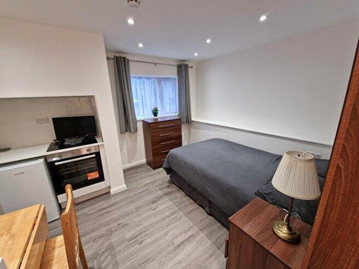 Studio To Rent In Chatsworth Road, NW2