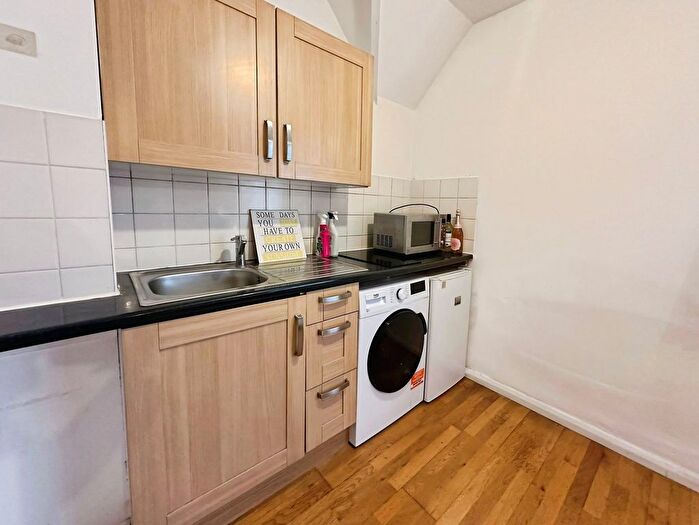 1 Bedroom Studio To Rent In Kenton Road, Harrow, HA3