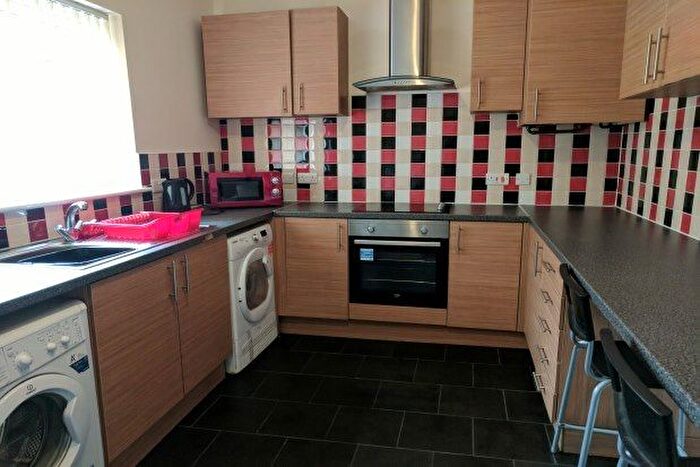 4 Bedroom Semi-Detached House To Rent In Kippax Street, Manchester, M14