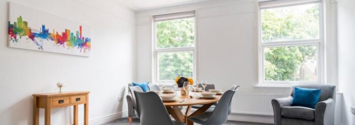 6 Bedroom Flat To Rent In Wilmslow Road, Manchester, M14