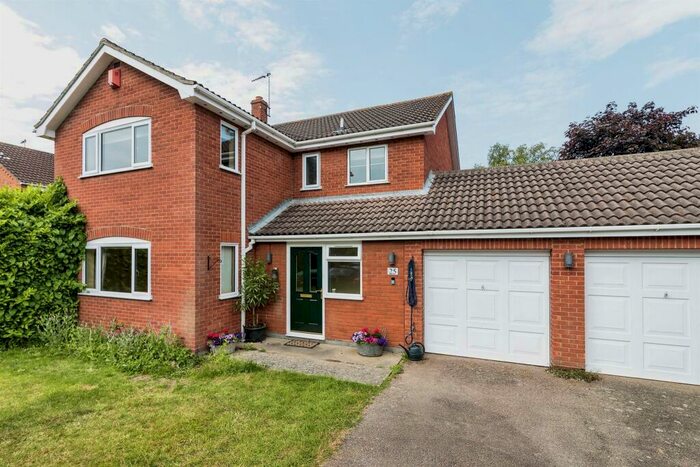 4 Bedroom Detached House For Sale In The Woodlands, Lowestoft, NR32