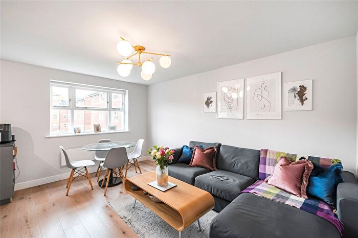 1 Bedroom Flat For Sale In Macmillan Way, Heritage Park, SW17