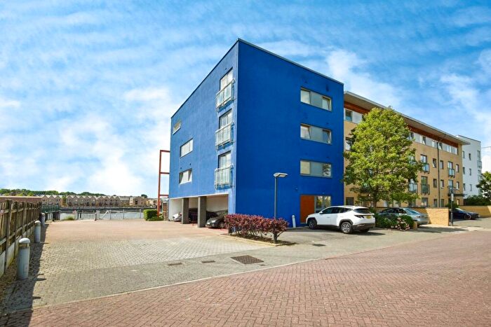 2 Bedroom Flat For Sale In Watersmeet, St. Marys Island, Chatham, Kent, ME4