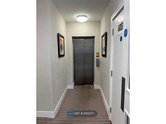 Studio To Rent In Craneshaw House, Hounslow, TW3