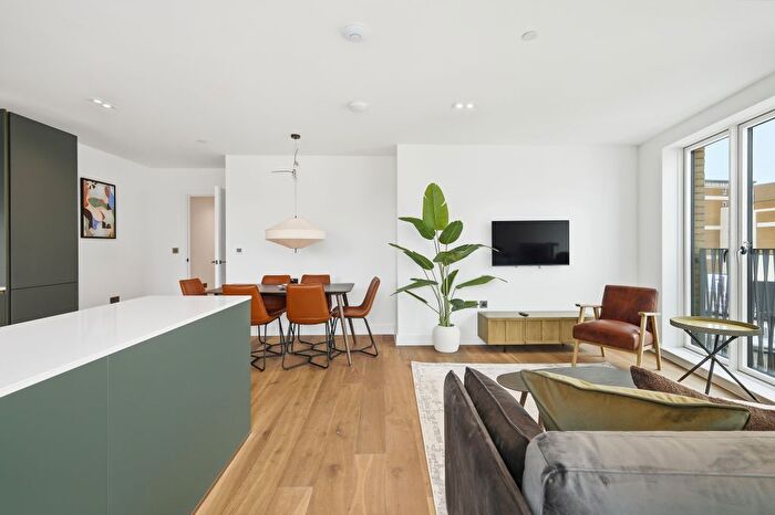 3 Bedroom Flat To Rent In White Horse Road, London, E1