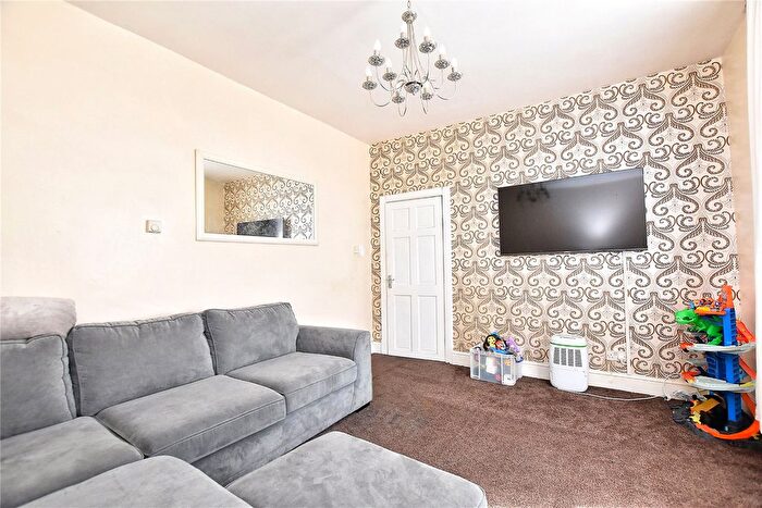 3 Bedroom End Terrace House For Sale In Entwisle Road, Rochdale, Greater Manchester, OL16