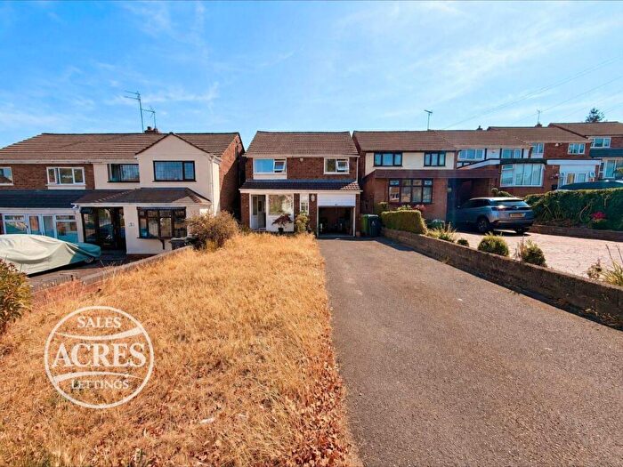 3 Bedroom Detached House For Sale In Garnet Avenue, Birmingham, B43