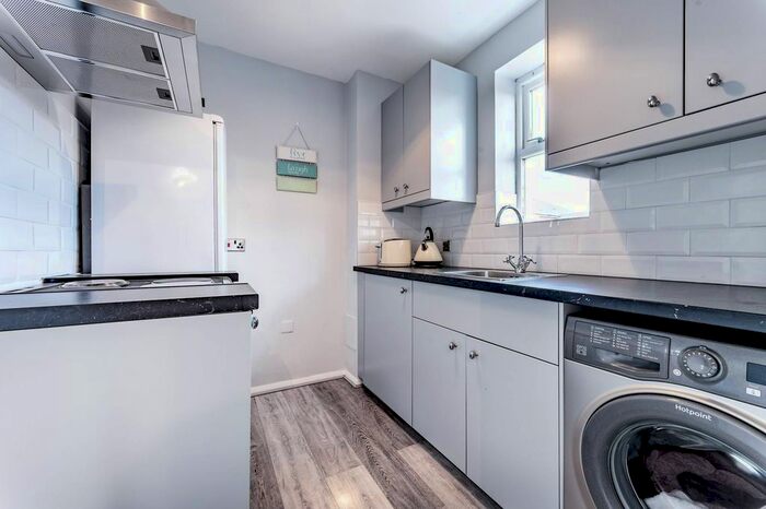 Studio To Rent In Macmillan Way, Tooting Bec, London, SW17