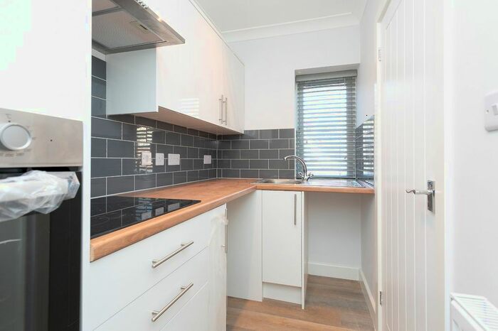 2 Bedroom Maisonette To Rent In St. Albans Road, Watford, Hertfordshire, WD25