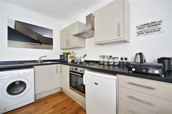 1 Bedroom Flat To Rent In Mornington Terrace, Camden, NW1