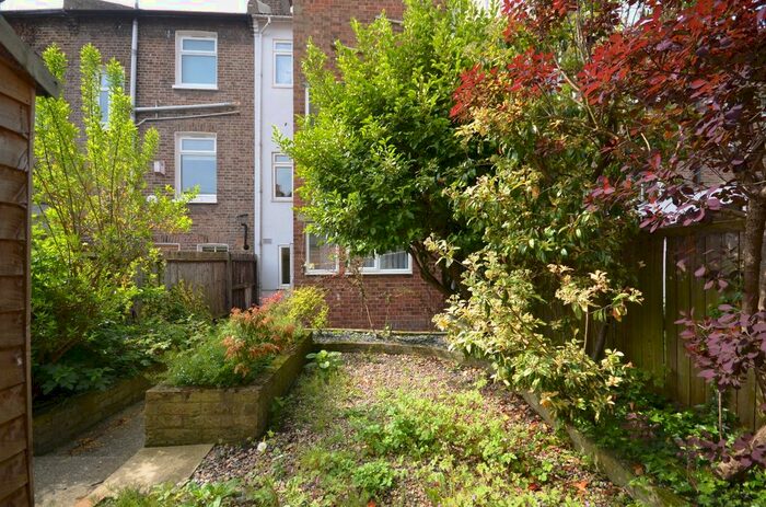 2 Bedroom Flat To Rent In Ronver Road, London, SE12