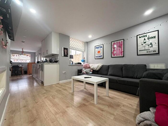 7 Bedroom Terraced House To Rent In Gelligaer Street, Cathays, CF24