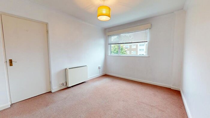 2 Bedroom Flat To Rent In Clos Treoda, Whitchurch, Cardiff, CF14