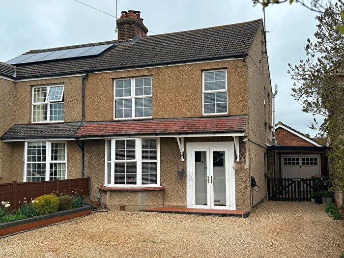 4 Bedroom Semi-Detached House For Sale In Stagsden Road, Bedford, MK43