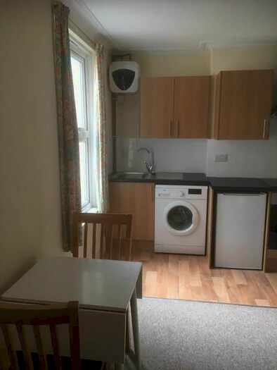 Studio To Rent In Drakefield Road, London, SW17