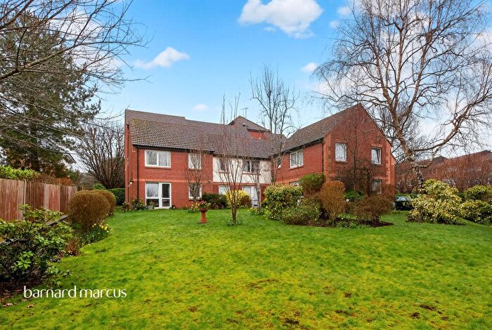 2 Bedroom Flat For Sale In Linkfield Lane, Redhill, RH1