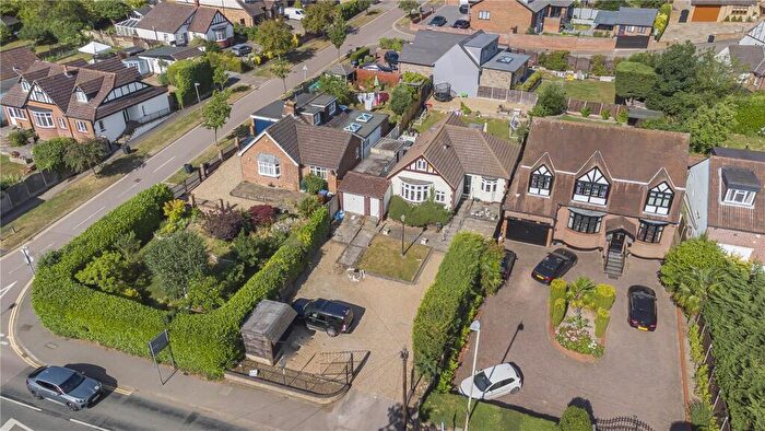 4 Bedroom Detached House For Sale In Northaw Road East, Cuffley, EN6