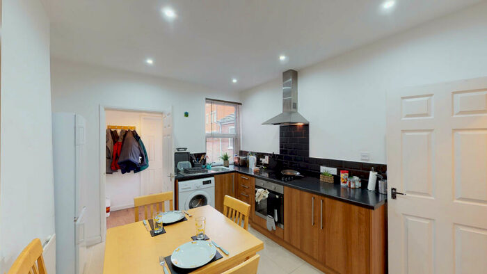 2 Bedroom Terraced House To Rent In Park Street | Student House | /, LN1