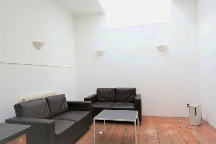 3 Bedroom Flat To Rent In Stoke Newington Road, London, N16