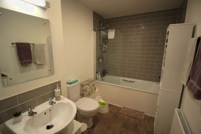 2 Bedroom Flat To Rent In Arabella Court London Road North End Portsmouth Hampshire, PO2