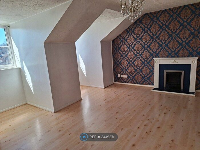 3 Bedroom Flat To Rent In Whitstable Place, Croydon, CR0