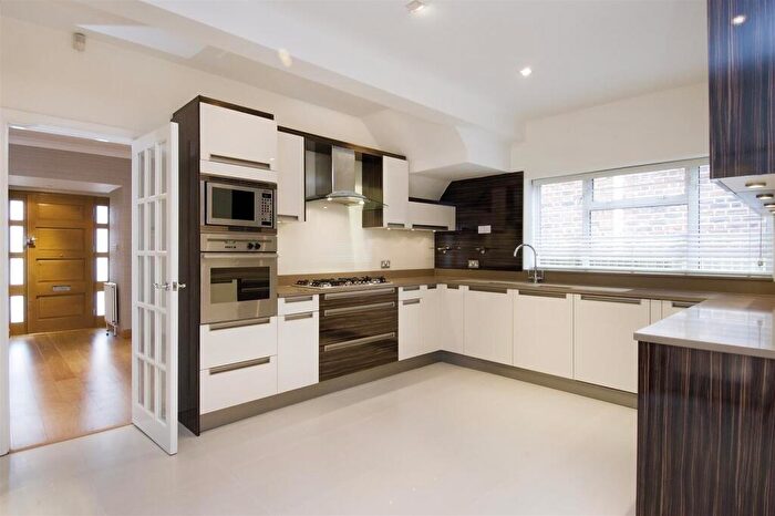 6 Bedroom Detached House To Rent In Spencer Drive, Hampstead Garden Suburb, N2