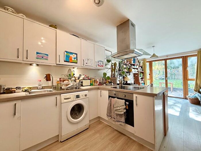 2 Bedroom Flat To Rent In Vesta Road, SE4