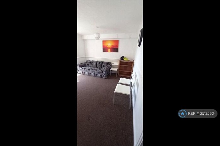 2 Bedroom Flat To Rent In Elizabeth House, Pilgrims Hatch, Brentwood, CM15