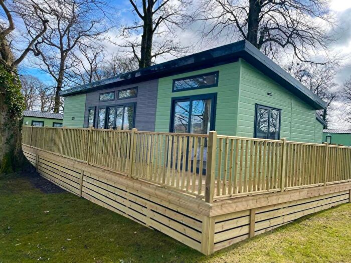 2 Bedroom Caravan For Sale In Clapham, Lancaster, LA2