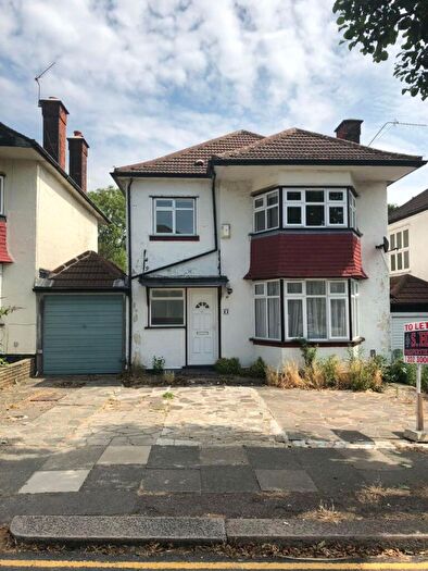 3 Bedroom Detached House To Rent In Cheyne Walk, Hendon, NW4
