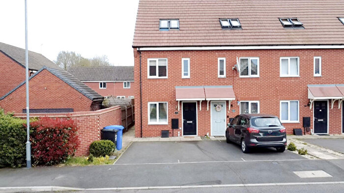 3 Bedroom House To Rent In Pountain Close, Stretton, Burton-On-Trent, Staffordshire, DE14