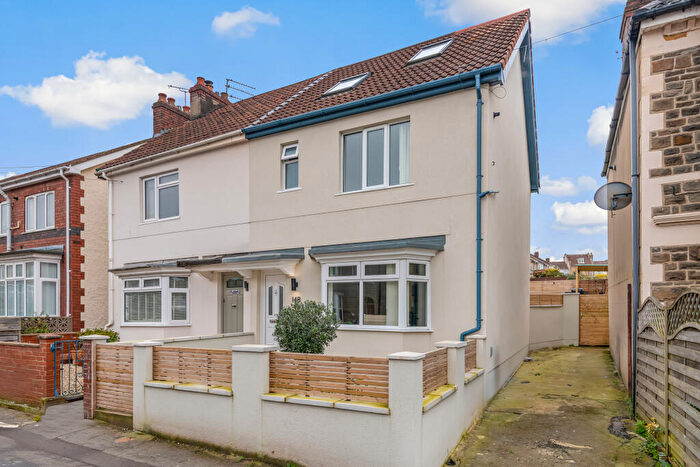 4 Bedroom Semi Detached House For Sale In Bloomfield Road, Brislington, Bristol, BS4