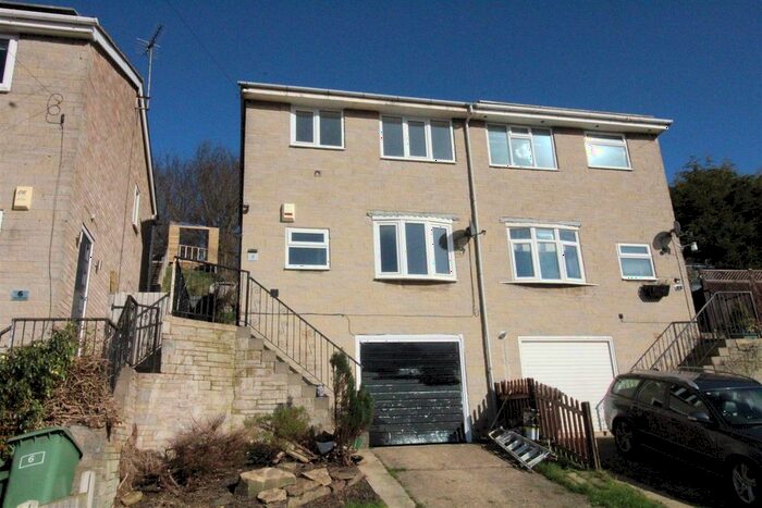 3 Bedroom Semi-Detached House To Rent In Lowcliff Walk, Heckmondwike, WF16