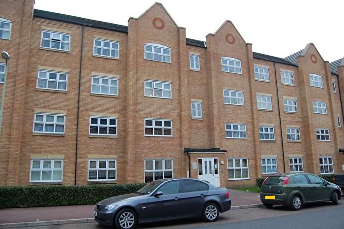 2 Bedroom Flat To Rent In Crowe Road, Bedford, MK40