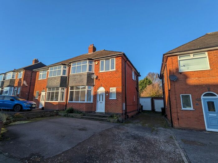 3 Bedroom Semi-Detached House To Rent In Chapel Fields Road, Solihull, England, B92