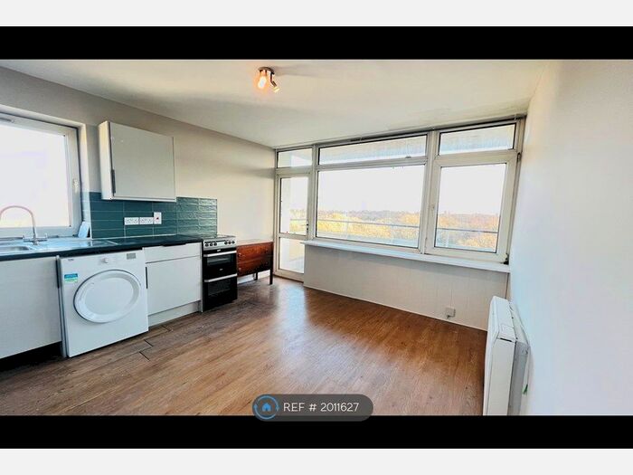 3 Bedroom Flat To Rent In Eashing Point, London, SW15