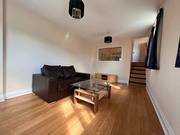 2 Bedroom Flat To Rent In London Road, SW16