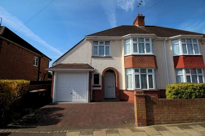 4 Bedroom Semi-Detached House To Rent In Spenser Road, Bedford, MK40
