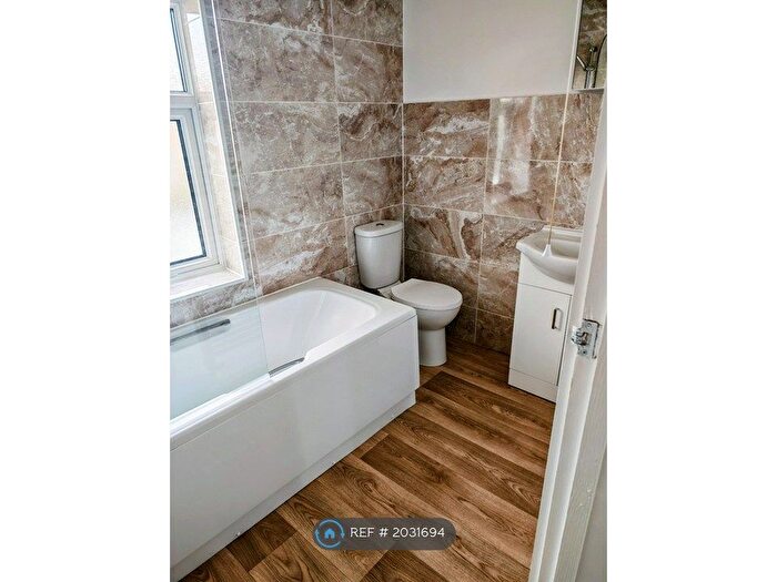 3 Bedroom End Of Terrace House To Rent In Kirkby Avenue, Doncaster, DN5