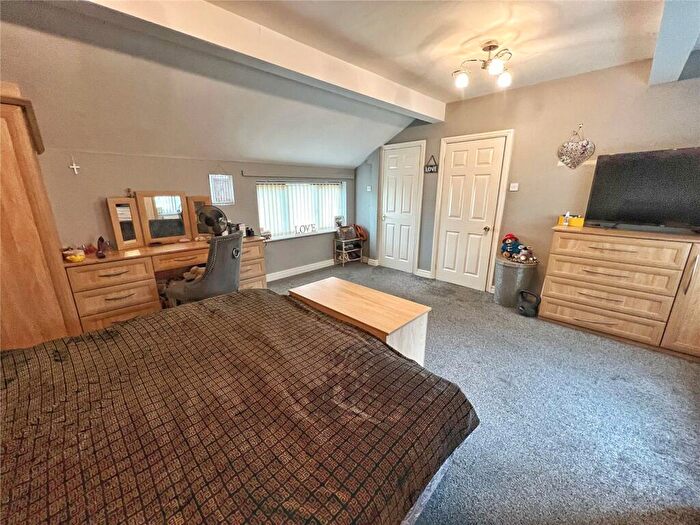 3 Bedroom End Of Terrace House For Sale In Smallshaw Fold, Ashton-under-Lyne, Greater Manchester, OL6