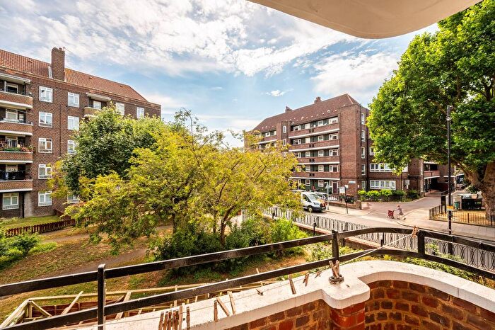 2 Bedroom Flat To Rent In Barlow Street, Elephant And Castle, London, SE17