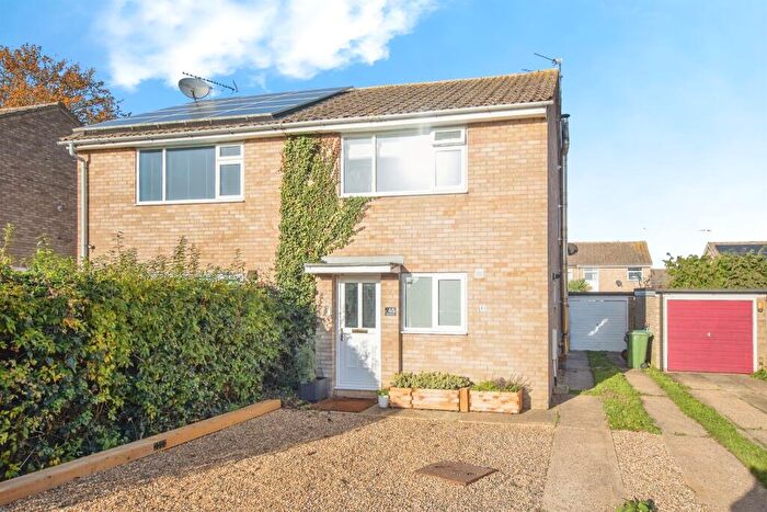 3 Bedroom Semi Detached House For Sale In Orchard Close, Woodbridge, IP12